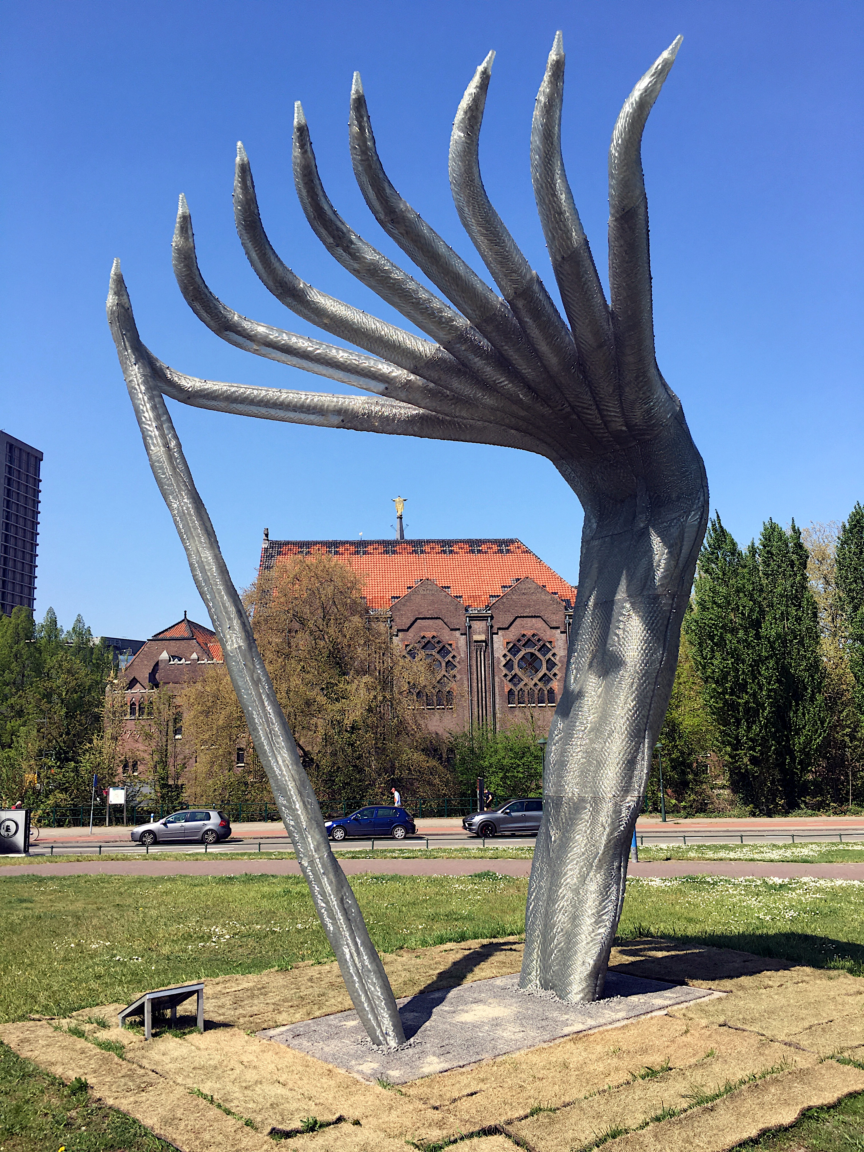 Daytime view of Loom Light, a tall translucent branching sculpture beside the road at Nachtegaallaan and Kanaaldijk-Zuid in Eindhoven.